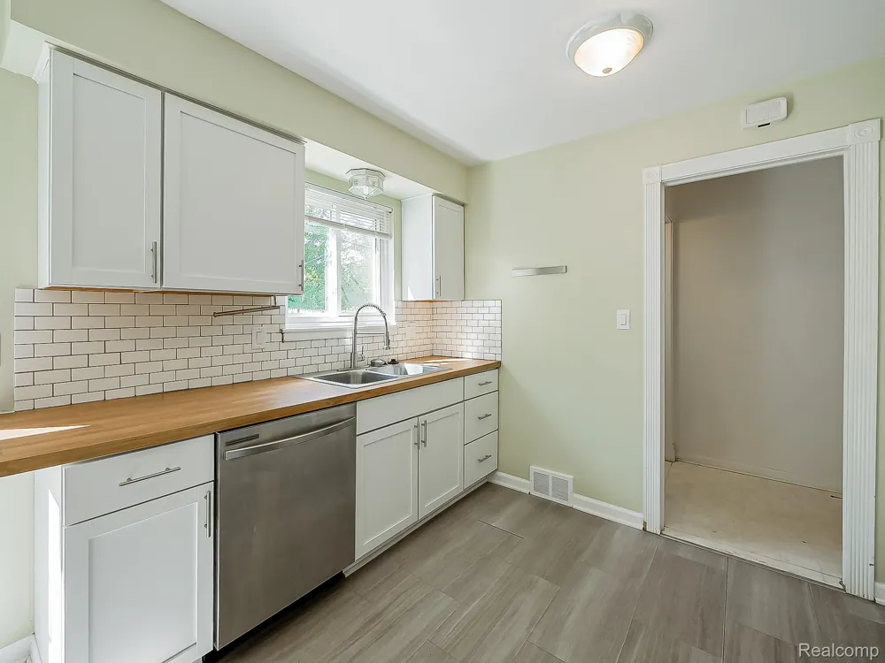 19501 Magnolia Parkway Southfield City, MI 48075
