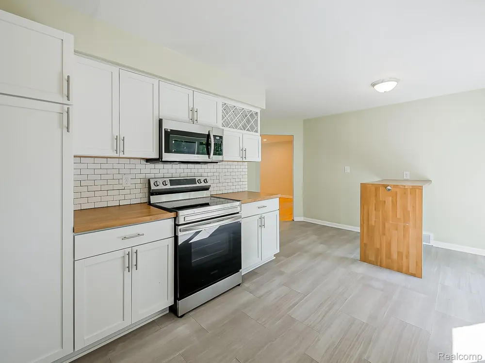 19501 Magnolia Parkway Southfield City, MI 48075