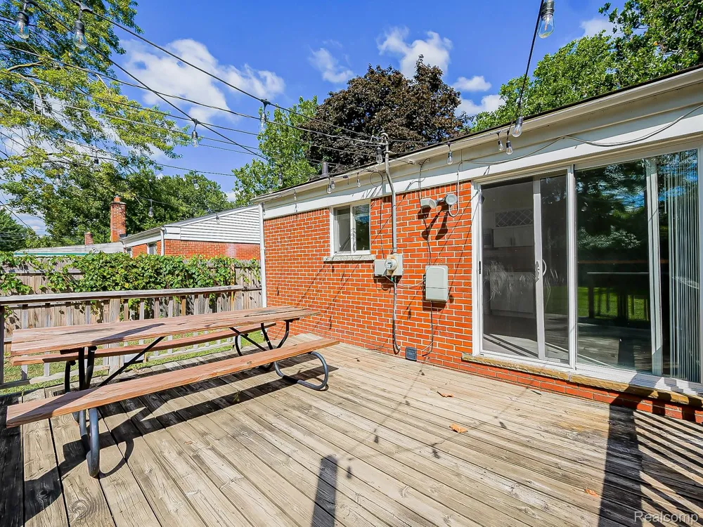 19501 Magnolia Parkway Southfield City, MI 48075