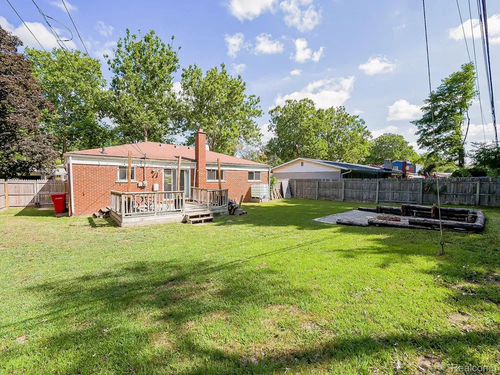 19501 Magnolia Parkway Southfield City, MI 48075