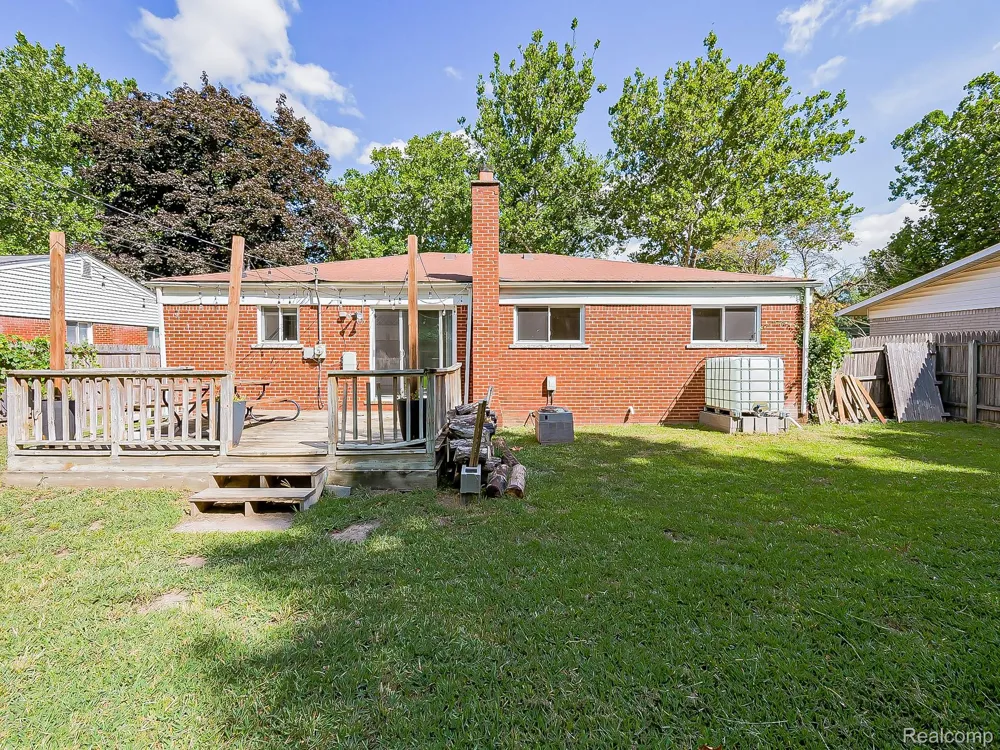 19501 Magnolia Parkway Southfield City, MI 48075