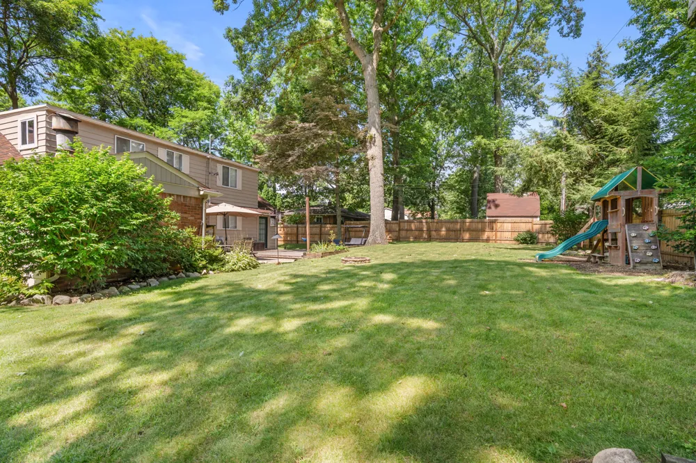 5898 Hummingbird Lane Clarkston City, MI 48346