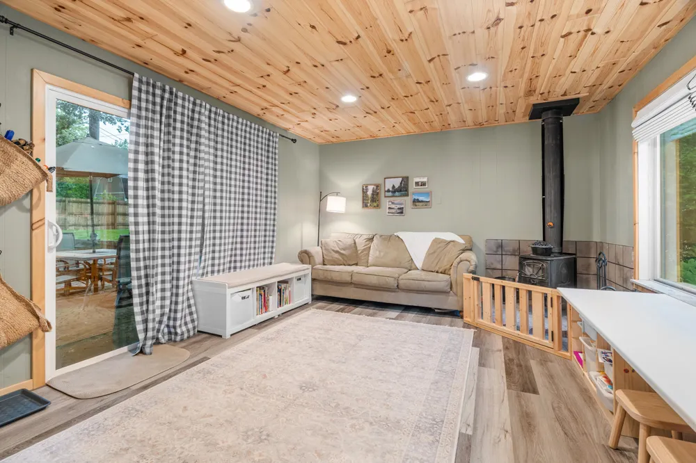 5898 Hummingbird Lane Clarkston City, MI 48346
