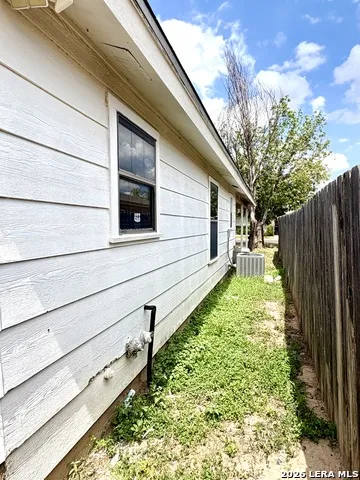 413 W AVENUE X San Angelo, TX 76903