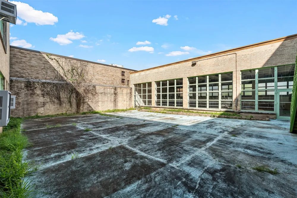 710 Travis Street Shreveport, LA 71101