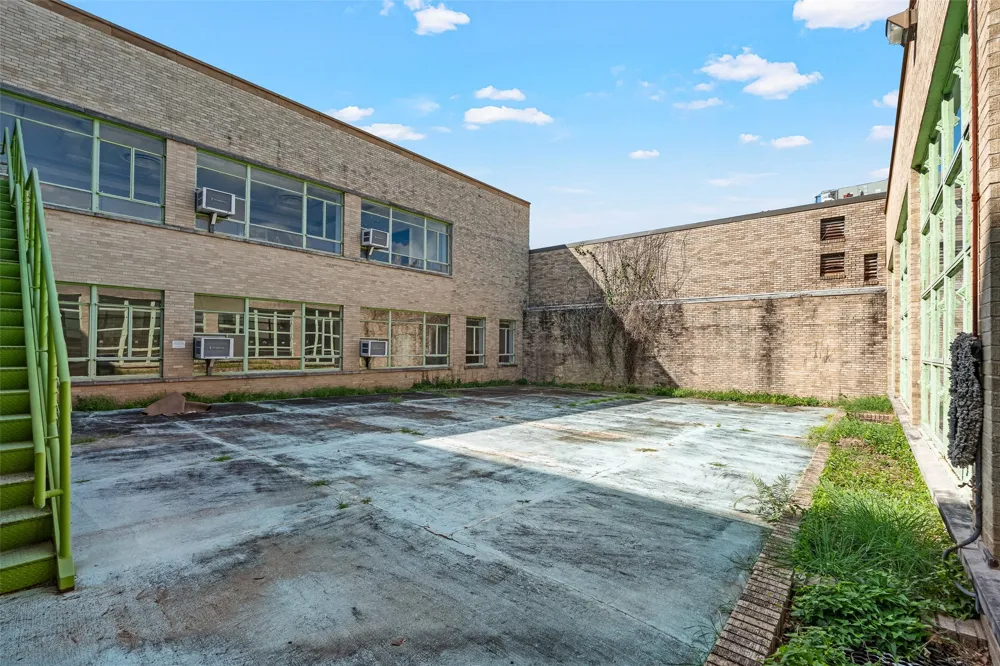 710 Travis Street Shreveport, LA 71101