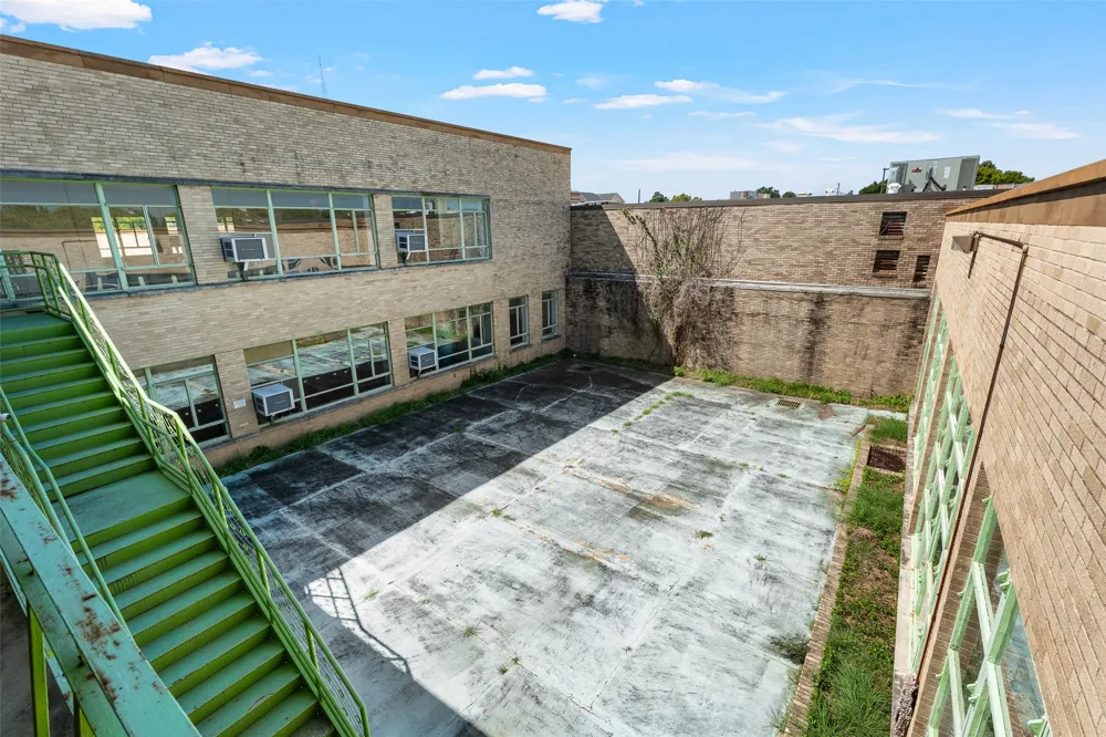 710 Travis Street Shreveport, LA 71101