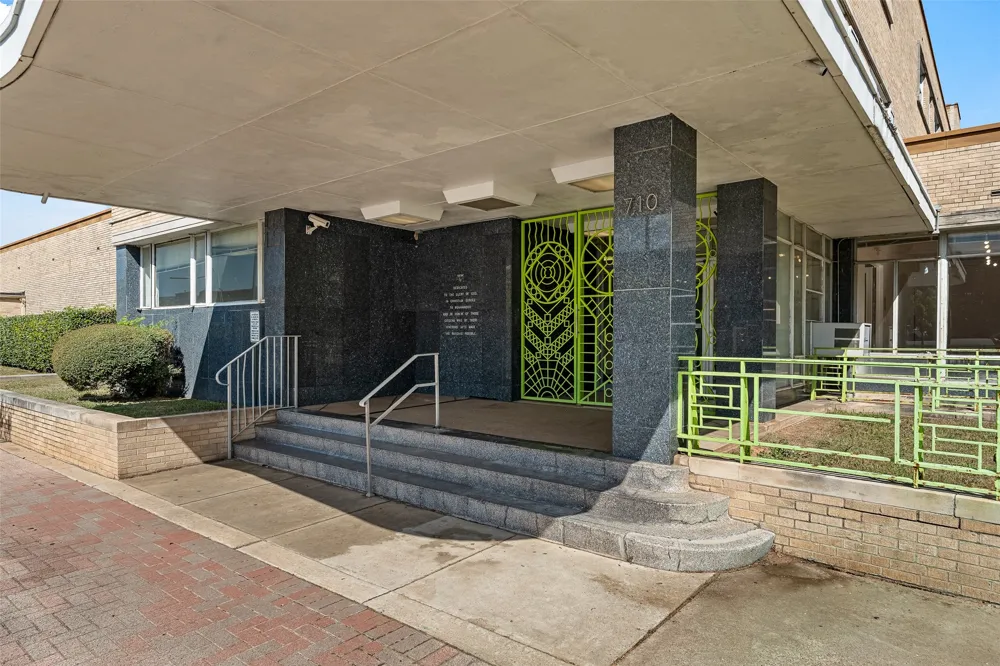 710 Travis Street Shreveport, LA 71101
