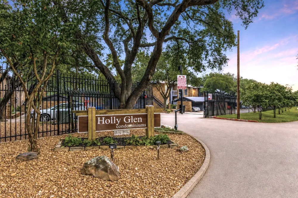 7525 Holly Hill Drive #10 Dallas, TX 75231