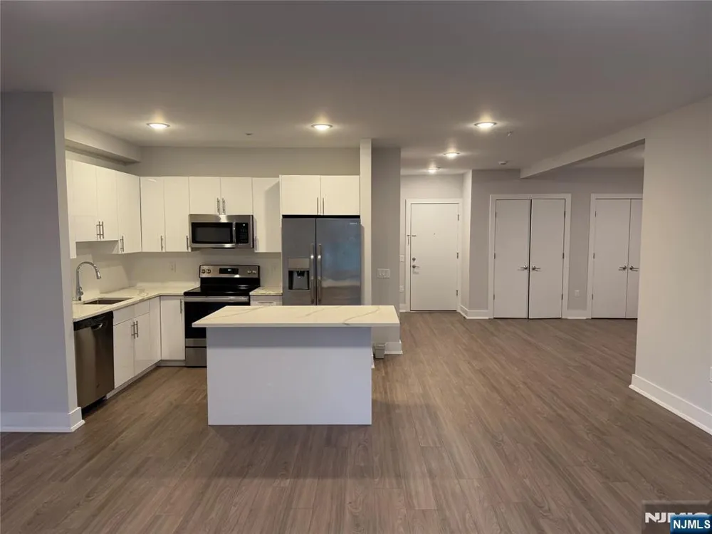 1685 Bergen Boulevard 501 Fort Lee, NJ 07024