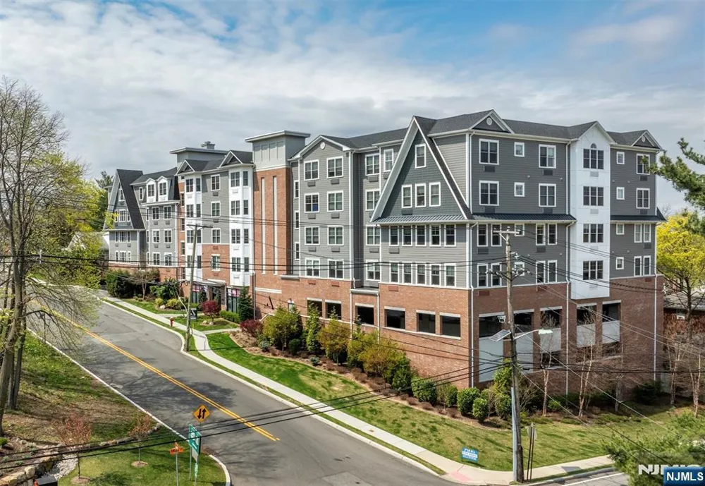 1685 Bergen Boulevard 501 Fort Lee, NJ 07024