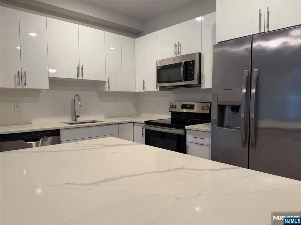 1685 Bergen Boulevard 501 Fort Lee, NJ 07024
