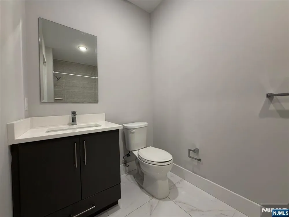 1685 Bergen Boulevard 501 Fort Lee, NJ 07024