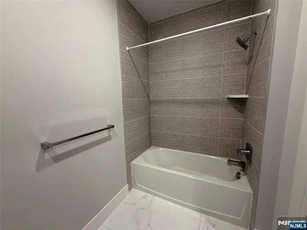 1685 Bergen Boulevard 501 Fort Lee, NJ 07024