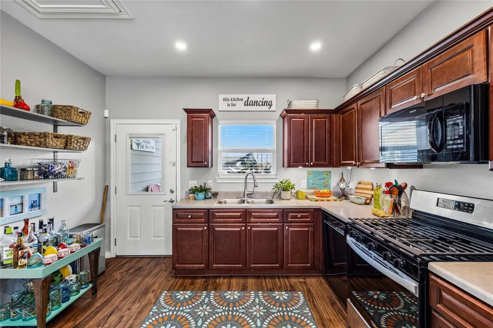 710 35th Street Galveston, TX 77550