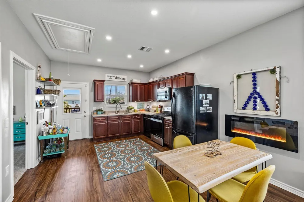 710 35th Street Galveston, TX 77550