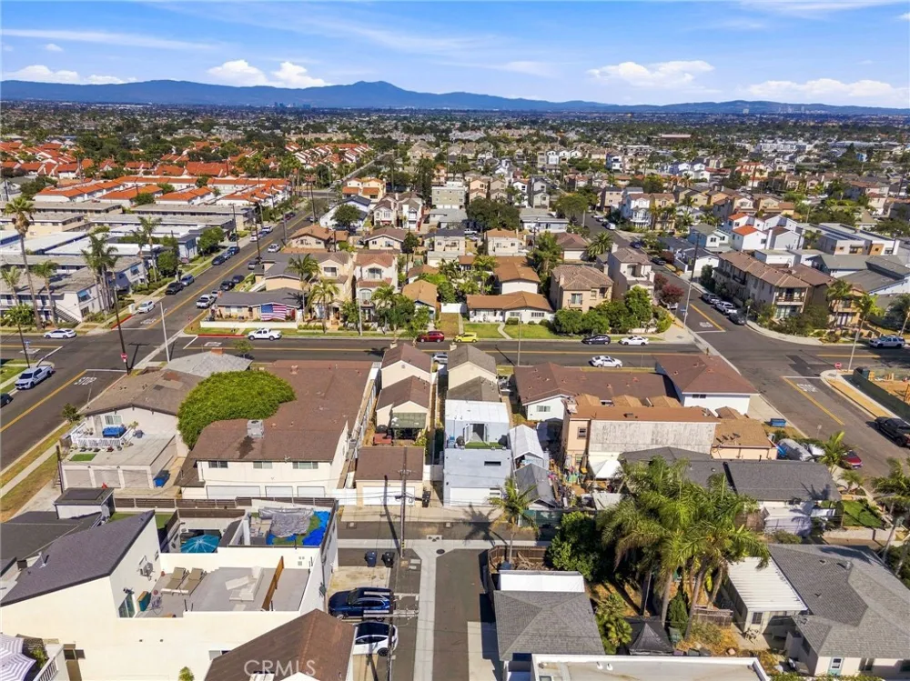 1209 Huntington Street Huntington Beach, CA 92648