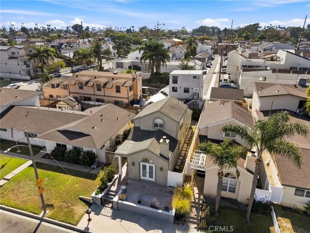 1209 Huntington Street Huntington Beach, CA 92648