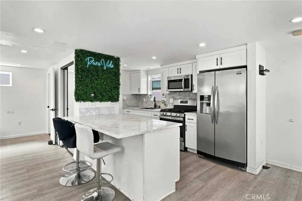 1209 Huntington Street Huntington Beach, CA 92648