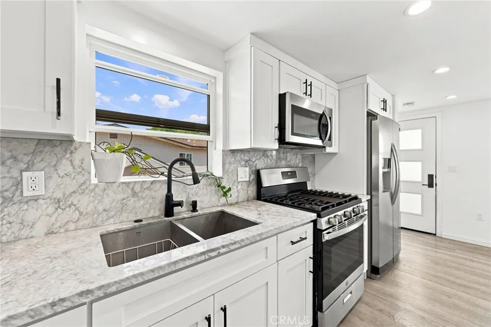 1209 Huntington Street Huntington Beach, CA 92648