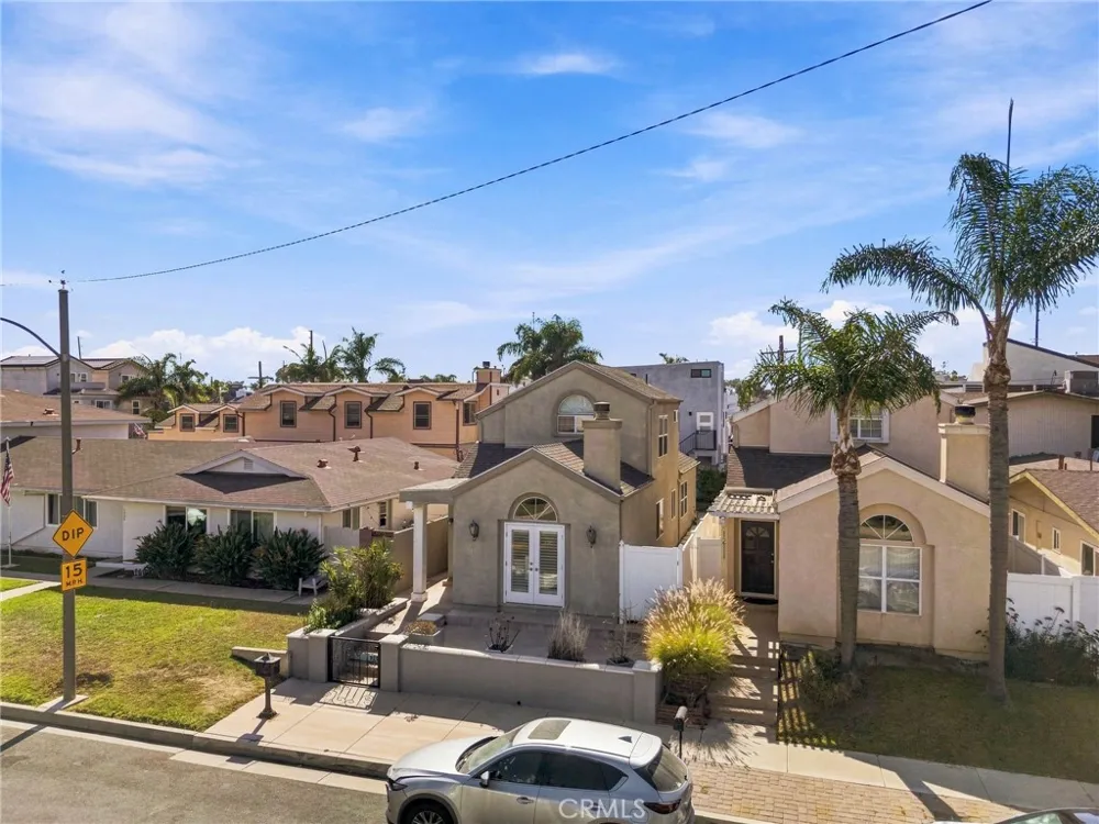 1209 Huntington Street Huntington Beach, CA 92648