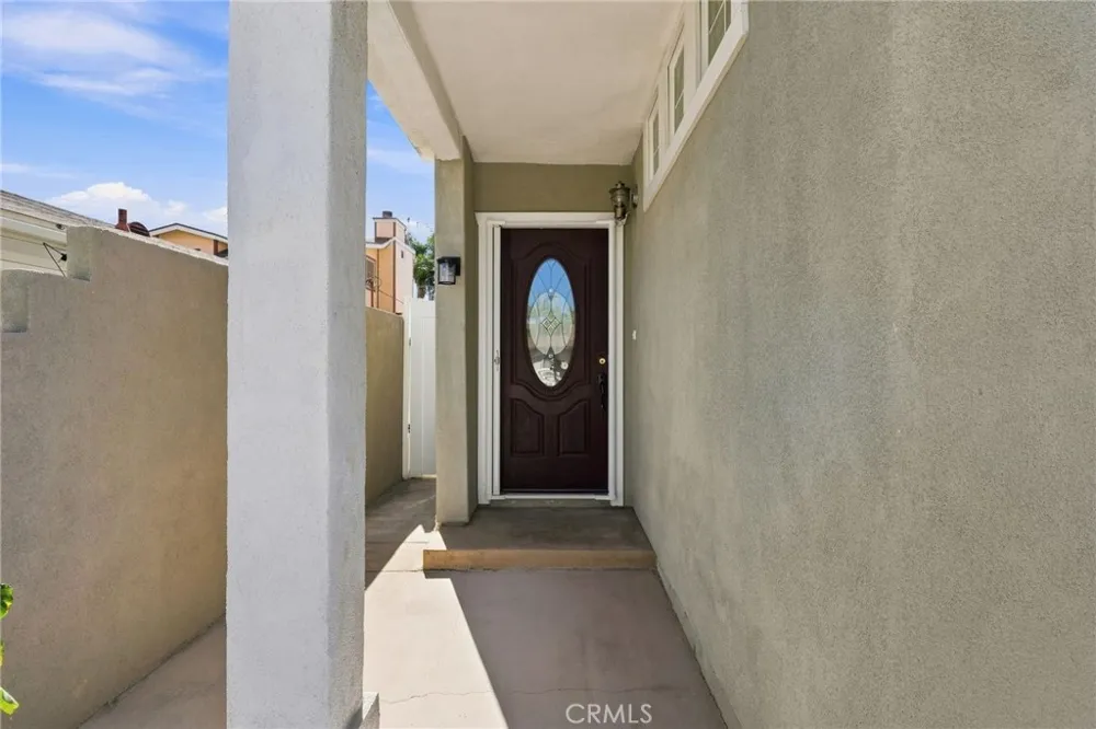 1209 Huntington Street Huntington Beach, CA 92648