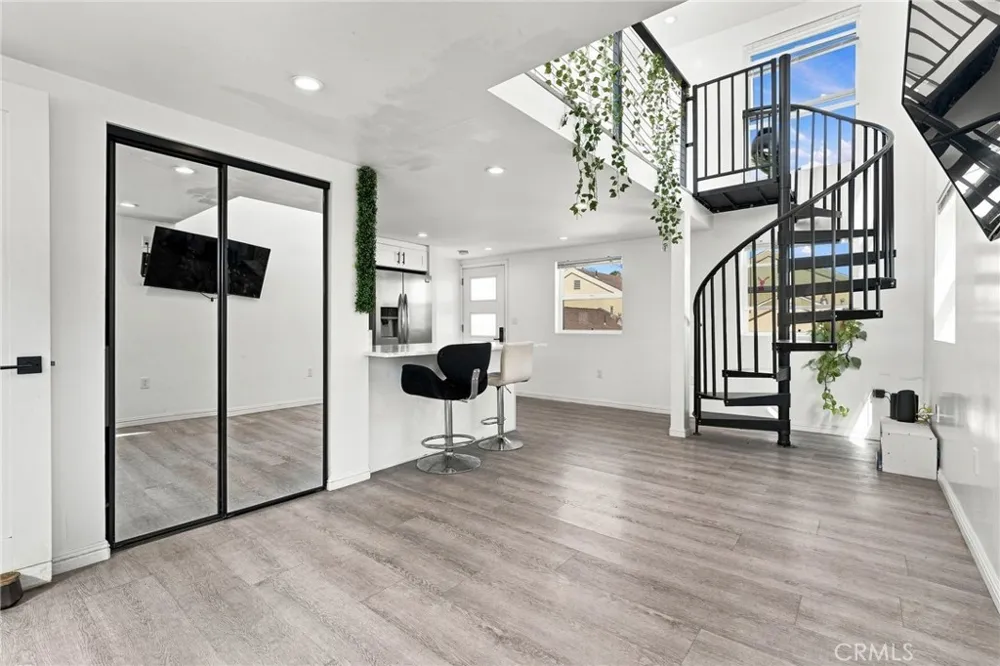 1209 Huntington Street Huntington Beach, CA 92648