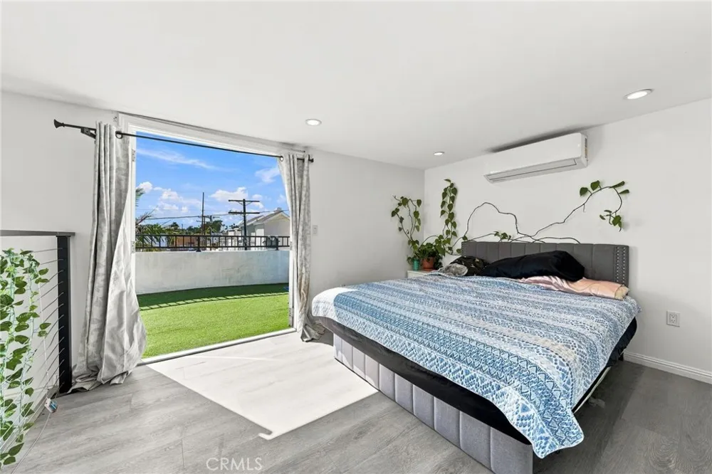 1209 Huntington Street Huntington Beach, CA 92648