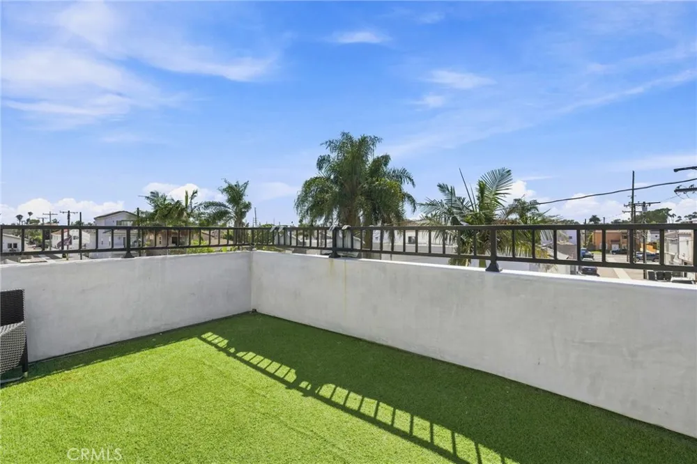 1209 Huntington Street Huntington Beach, CA 92648