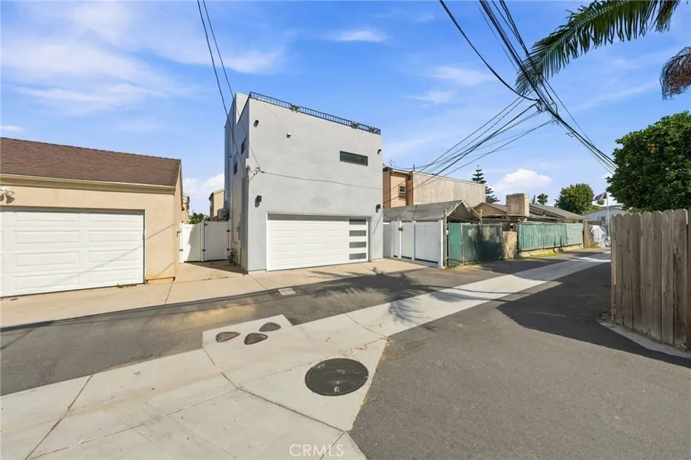 1209 Huntington Street Huntington Beach, CA 92648