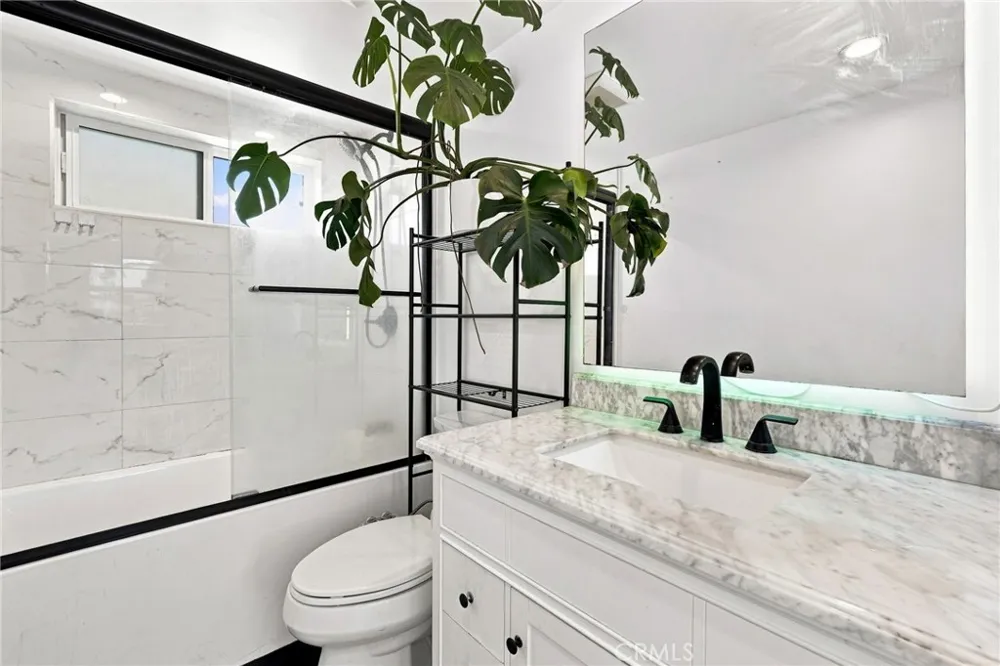 1209 Huntington Street Huntington Beach, CA 92648