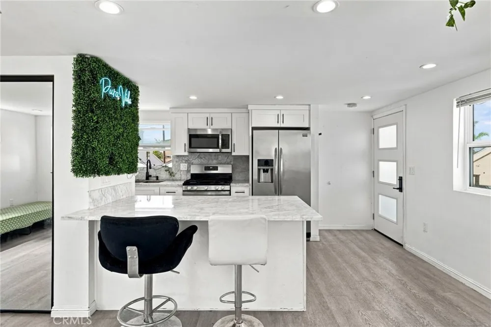 1209 Huntington Street Huntington Beach, CA 92648