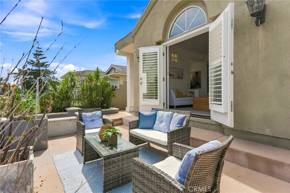 1209 Huntington Street Huntington Beach, CA 92648