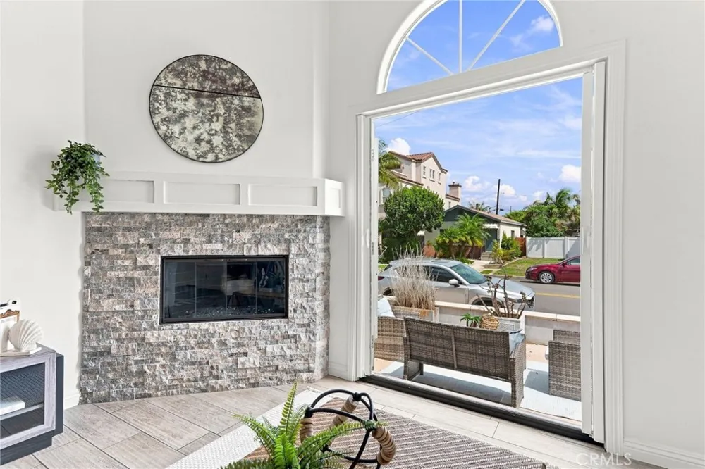 1209 Huntington Street Huntington Beach, CA 92648