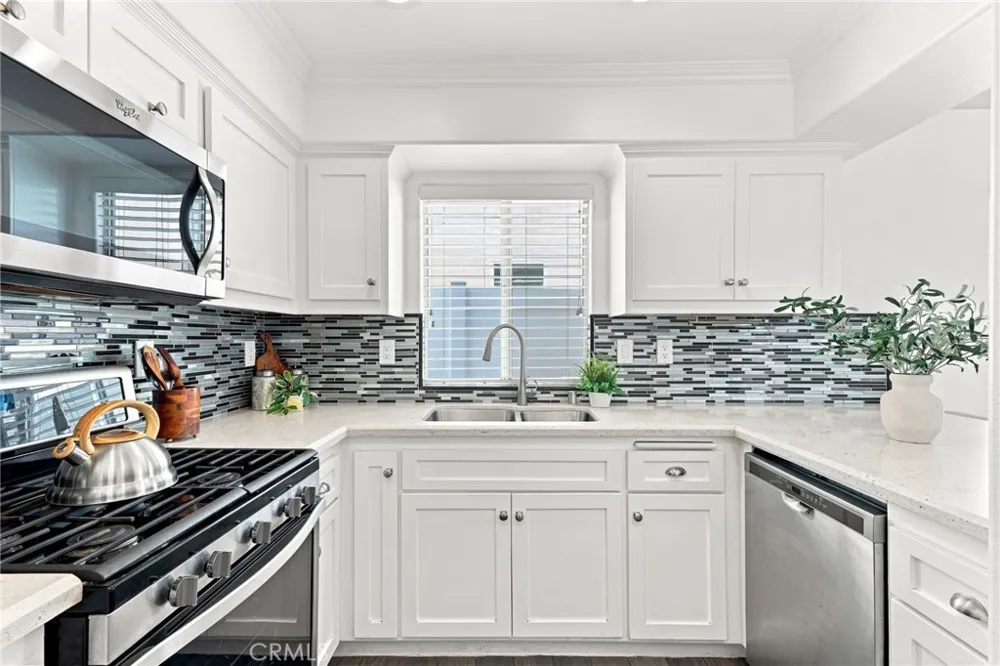 1209 Huntington Street Huntington Beach, CA 92648