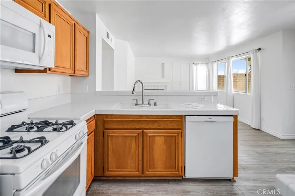 44509 21st E Lancaster, CA 93535
