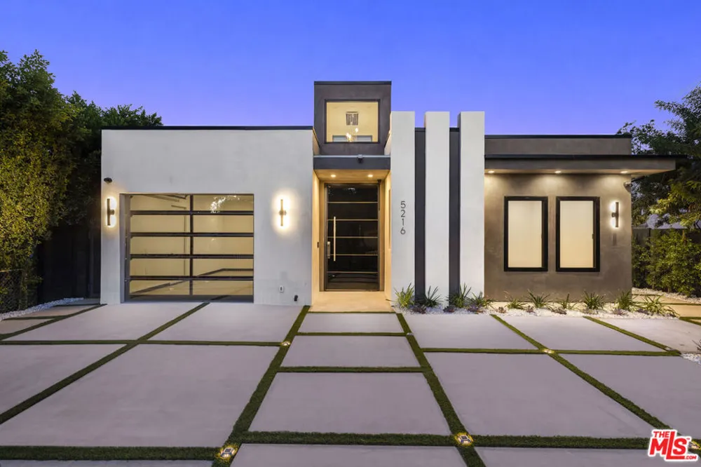 5216 Etiwanda Avenue Los Angeles, CA 91356