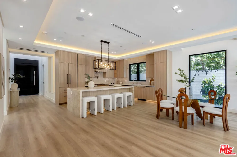 5216 Etiwanda Avenue Los Angeles, CA 91356