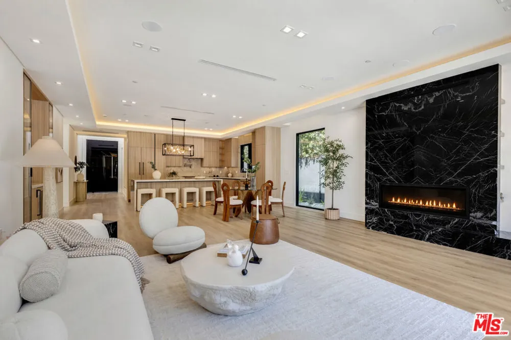 5216 Etiwanda Avenue Los Angeles, CA 91356