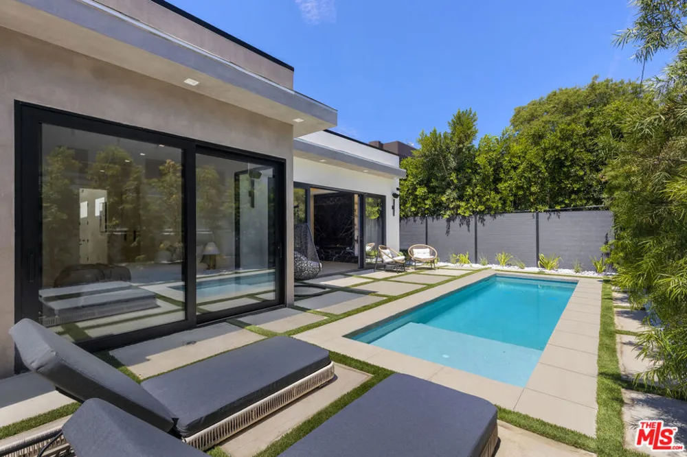 5216 Etiwanda Avenue Los Angeles, CA 91356