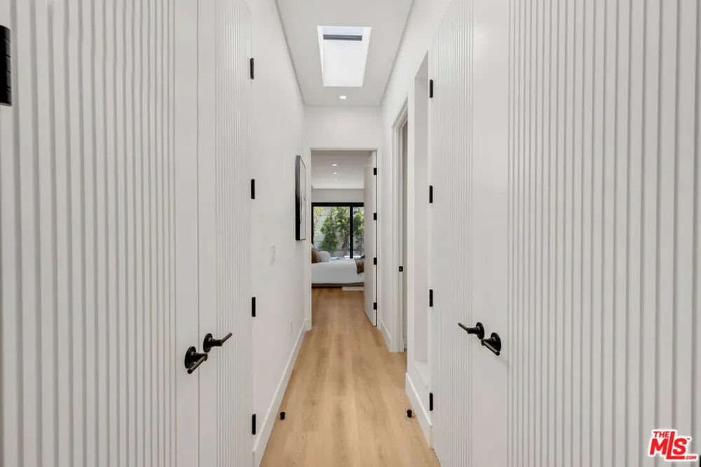 5216 Etiwanda Avenue Los Angeles, CA 91356