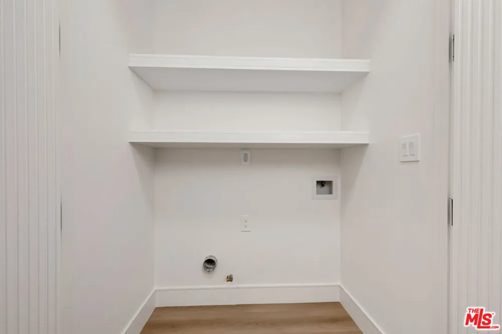 5216 Etiwanda Avenue Los Angeles, CA 91356