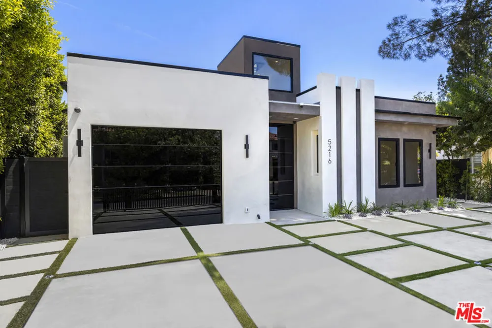 5216 Etiwanda Avenue Los Angeles, CA 91356