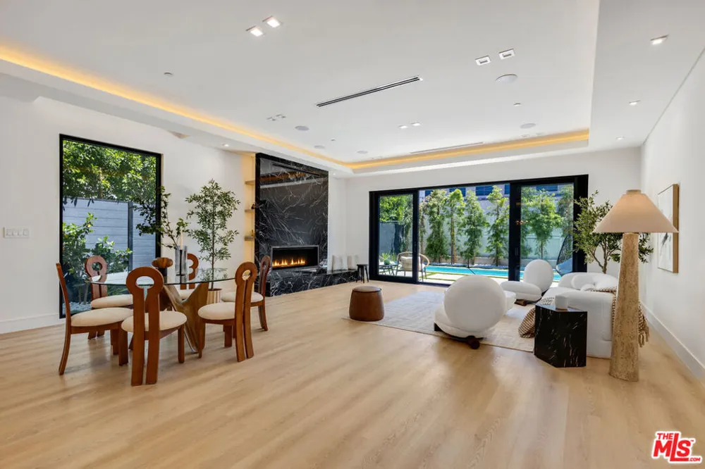 5216 Etiwanda Avenue Los Angeles, CA 91356