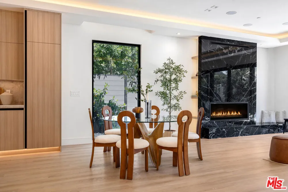 5216 Etiwanda Avenue Los Angeles, CA 91356