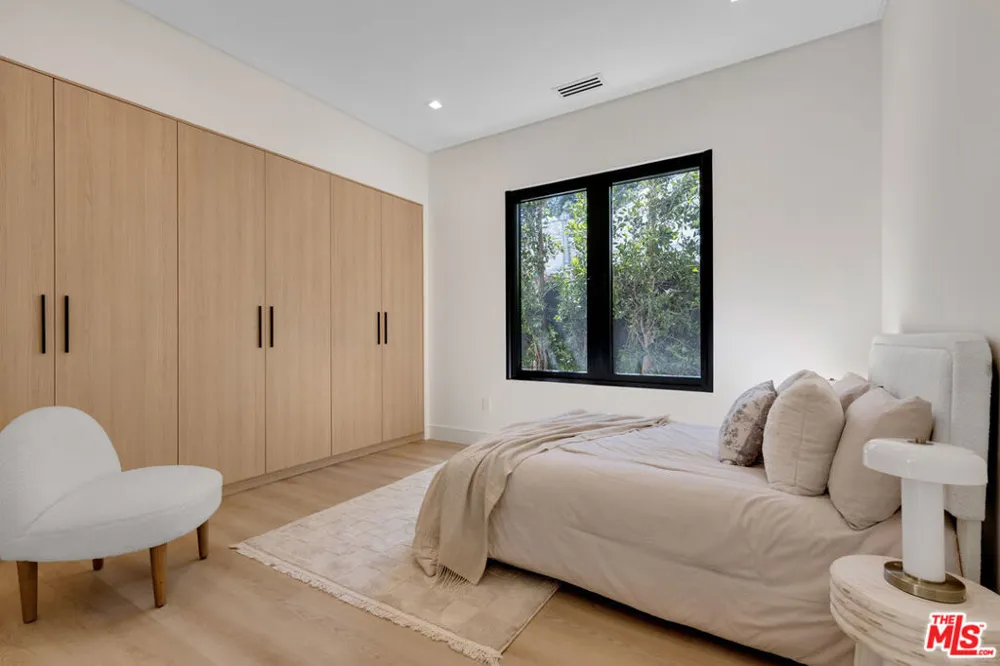 5216 Etiwanda Avenue Los Angeles, CA 91356