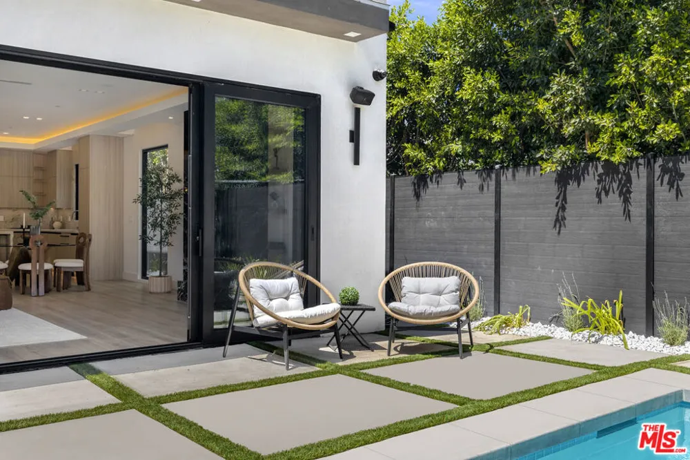5216 Etiwanda Avenue Los Angeles, CA 91356