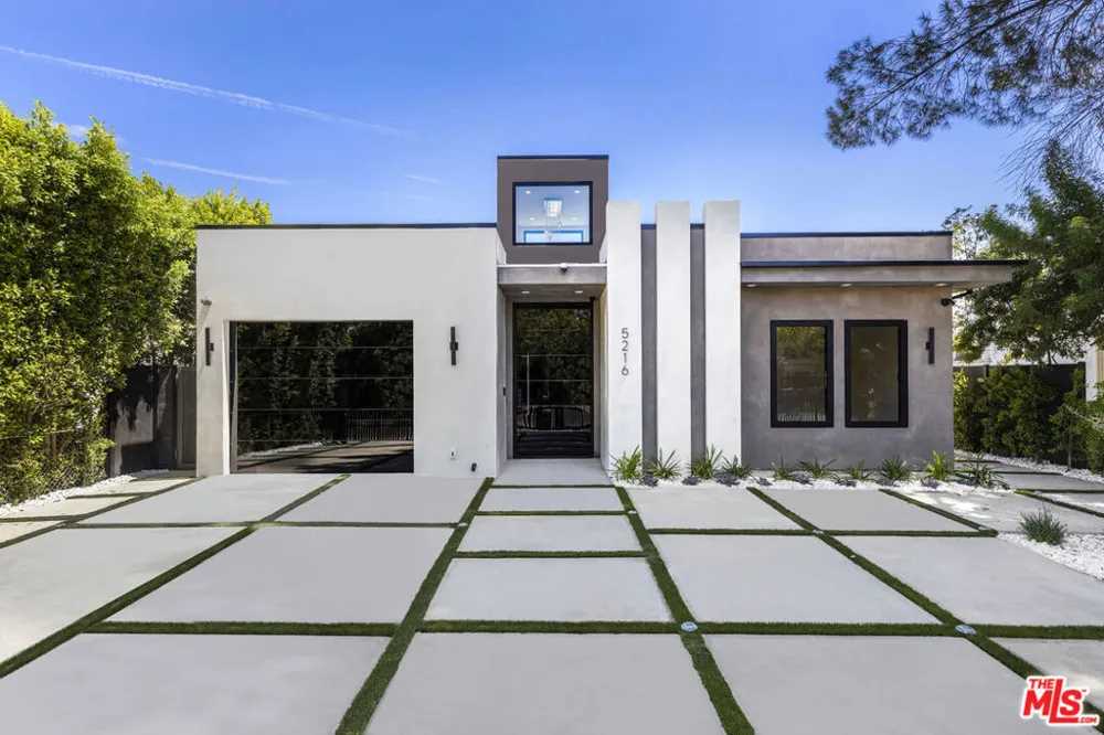 5216 Etiwanda Avenue Los Angeles, CA 91356