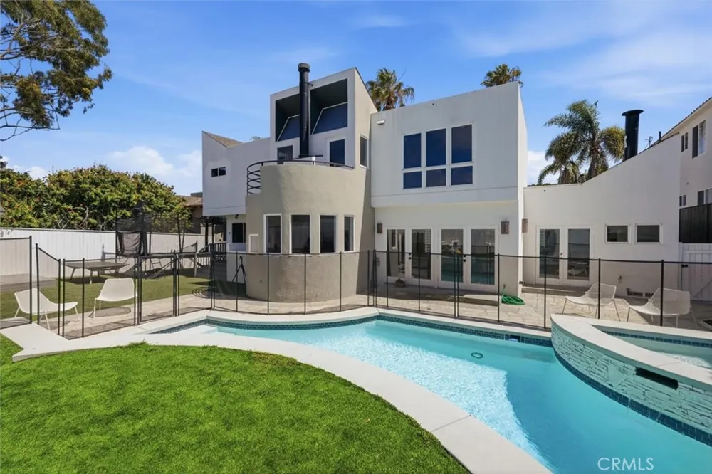 845 11th Manhattan Beach, CA 90266