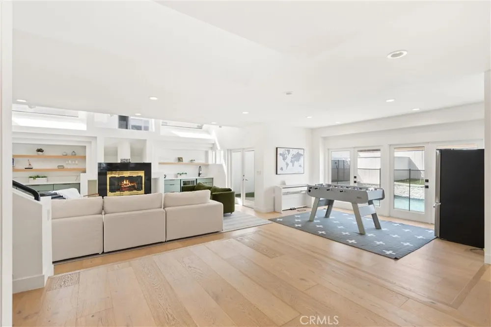845 11th Manhattan Beach, CA 90266